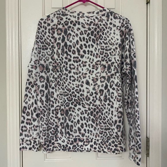 BUCEES • Gray + Light Pink Leopard Cheetah Print Long Sleeve Fleece Top - Picture 5 of 5